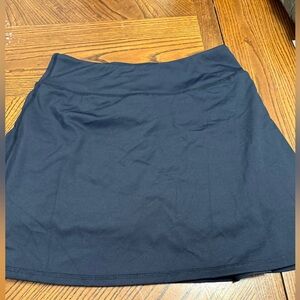 LOOVOO FITNESS YOGA SKORT. NWT. SIZE SMALL
